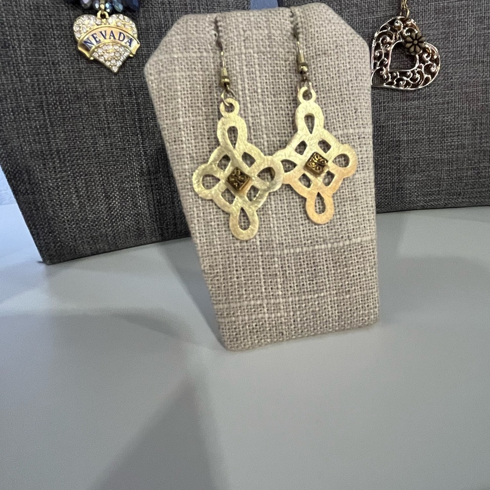 Elegant Gold Filigree Earrings